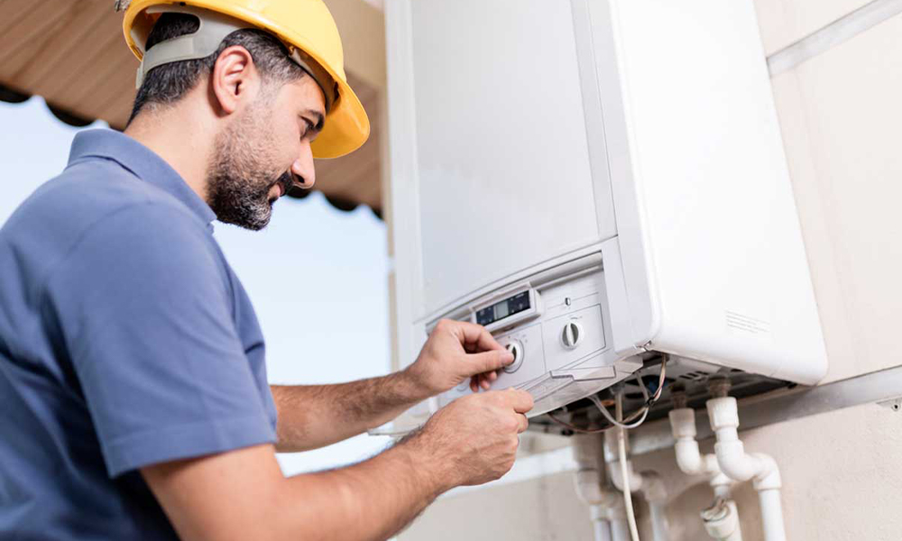 Balçova kombi montajı için güvenilir firmayı seçerken montaj süreci ve yerel firmaların karşılaştırmasını anlatan kapsamlı rehber